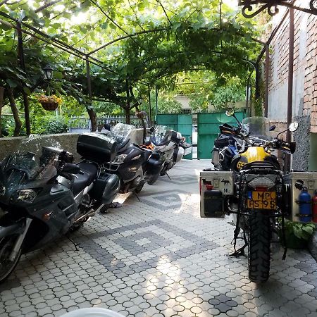 לאגודחי La Deka Guesthouse מראה חיצוני תמונה