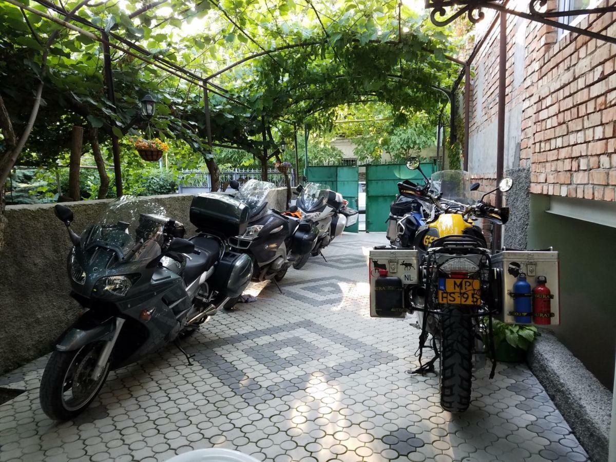 לאגודחי La Deka Guesthouse מראה חיצוני תמונה